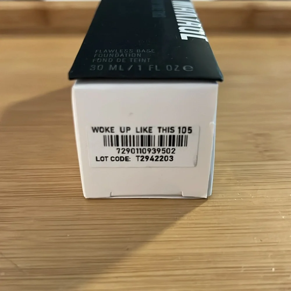 NIB FLAWLESS BASE FOUNDATION - Picture 2 of 2